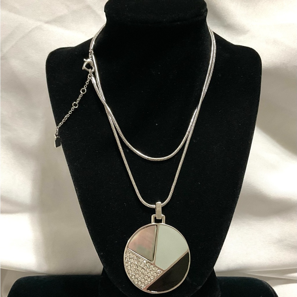 Jennifer Lopez Pendant Necklace - Picture 9 of 10